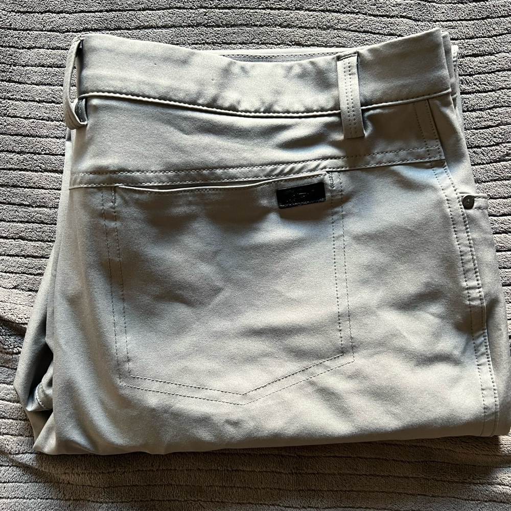 Greg Norman Silver Pant. 38x30